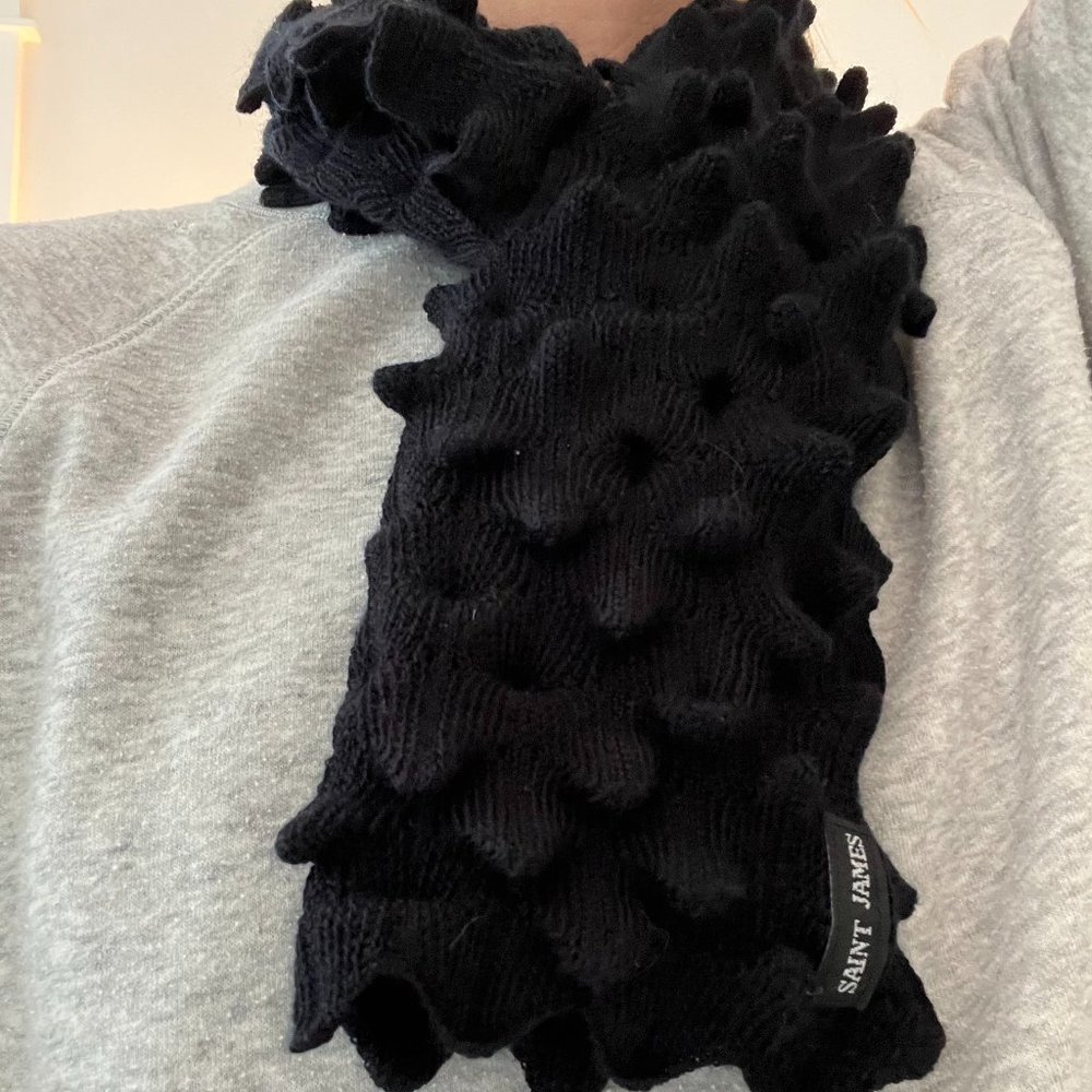 Saint James Scarf
